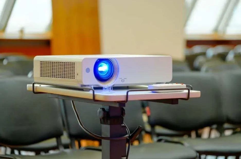 小米科技|一文看懂:激光投影和传统投影究竟有何不同?