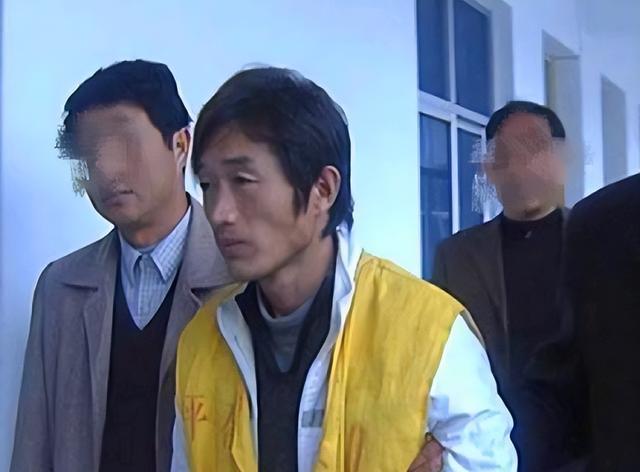 黄勇|纪实:河南17岁孩子在网吧被拐,被折磨四天后逃脱,牵出17具尸体