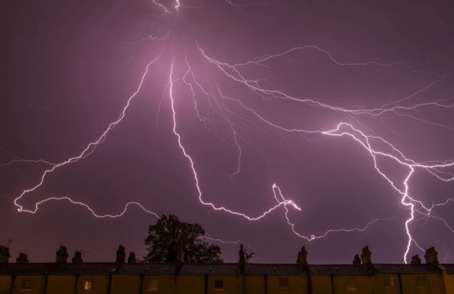 充电器|手机能不能整晚放床头?充完电可以不拔插头吗?大部分人都误会了
