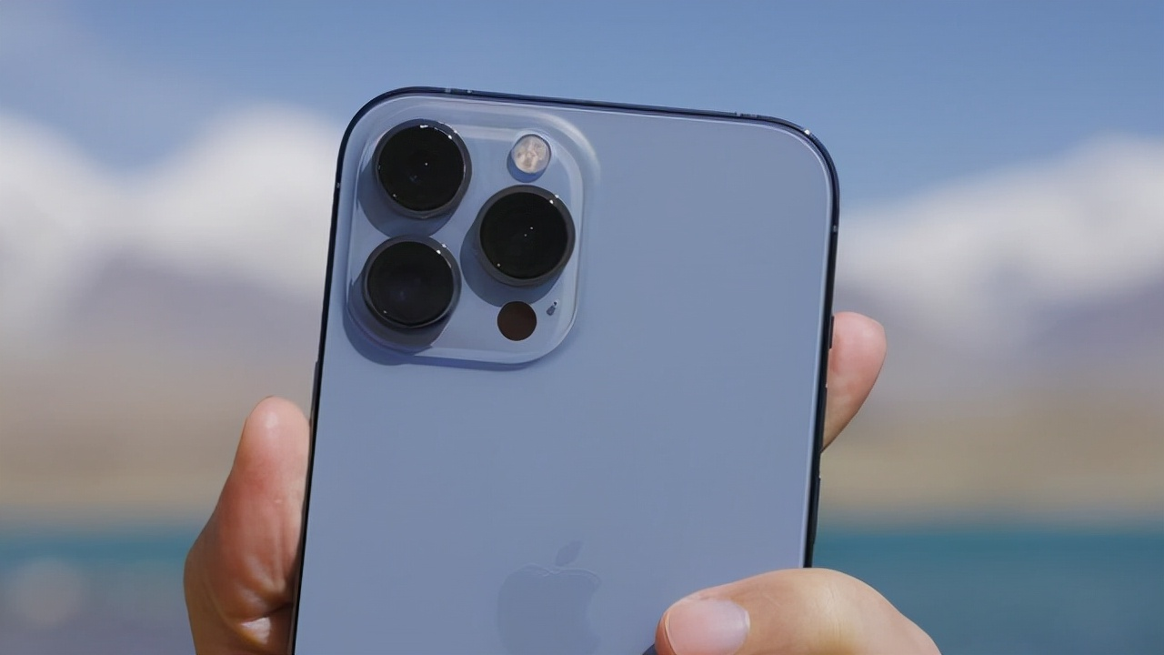 iPhone14|更大更厚！iPhone 14 Pro机模曝光，突起程度将无法平放桌面