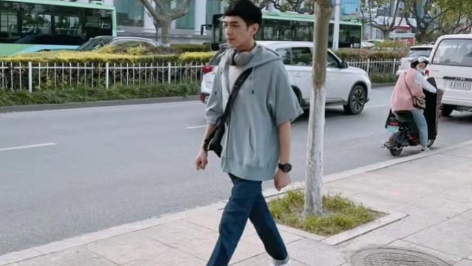 张若昀|33岁张若昀近照引担忧！青筋凸起状态虚弱瘦成纸片人，疑身体患病