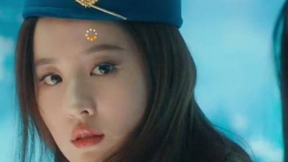 王鸥|五位女演员的“空姐”照片：王鸥妖娆，张天爱标致，而她最惊艳