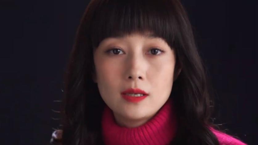 马伊琍|46岁马伊琍演28岁美艳御姐，玫红毛衣齐刘海，预告一出即翻车