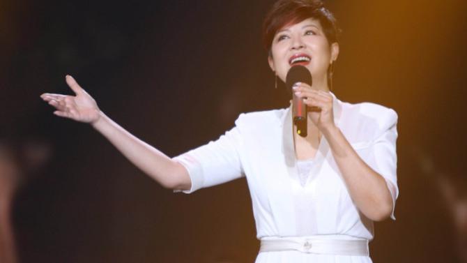 小娘惹|著名歌手杭天琪：凭《黄土高坡》大火，再婚后为小丈夫高龄生子