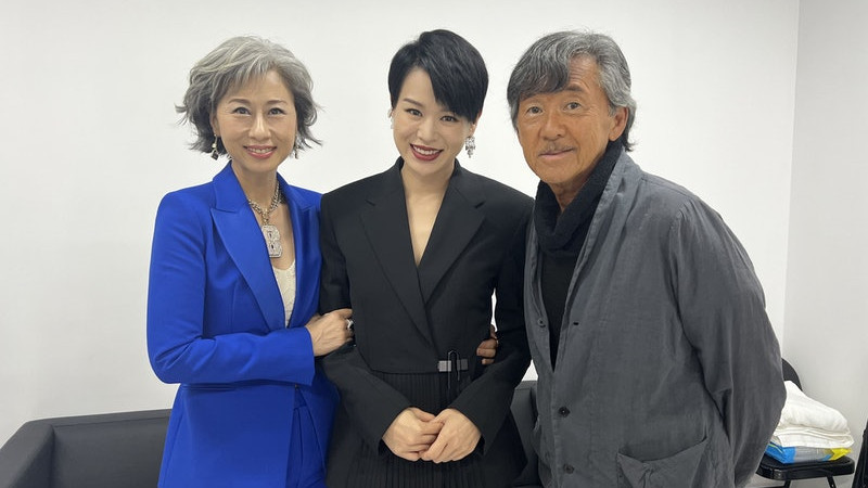 胡杏儿|胡杏儿后台偶遇林子祥夫妇感兴奋，叶蒨文揭99年对方当选港姐秘密！