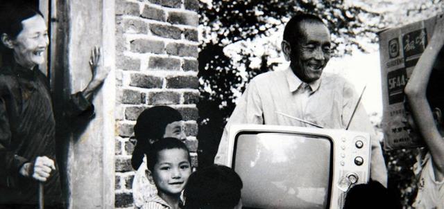 苹果|电视机或被取代?“新宠”已上线,无屏时代来临,你会怎么选?