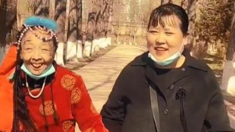 写真|85岁马玉琴与小姐妹同框，被疑帮丈夫找下家，网友：那是妹妹