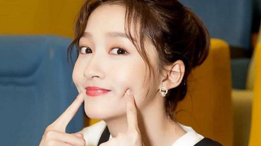 关晓彤|关晓彤穿11W私服春晚彩排，被网友吐槽太土，张若昀一件外套3.4W