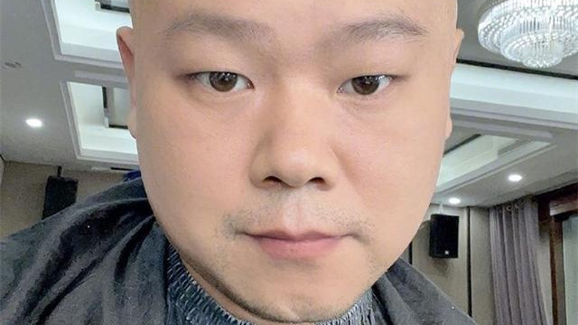 岳云鹏|德云社岳云鹏、朱鹤松晒光头照，引粉丝热议，这要改变风格了吗