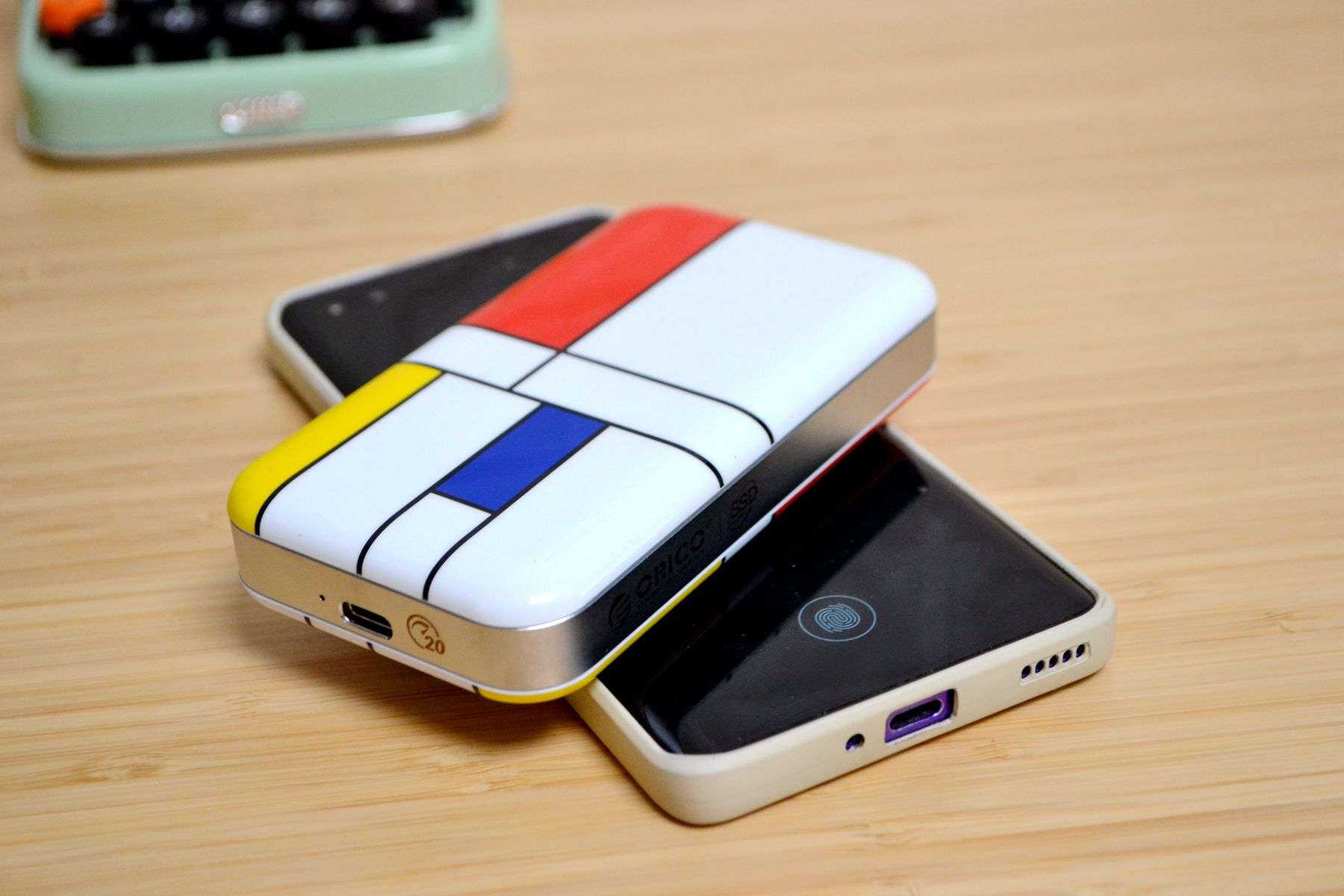 移动硬盘|传统移动硬盘的克星！PSSD拥有更小的体积，性能足足提升了10倍