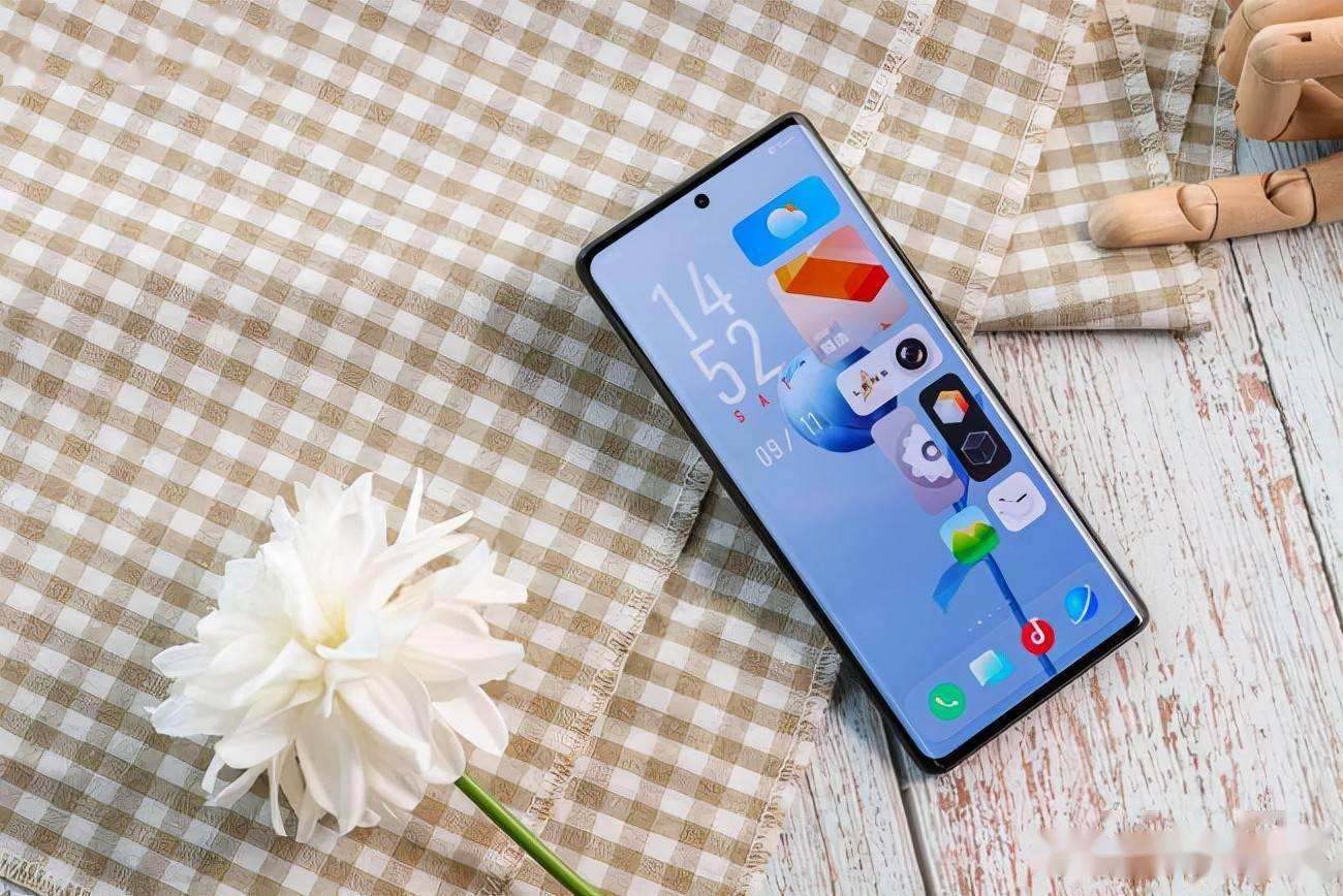 spring|缺点跟优点同样明显,vivo X80 Pro远谈不上“没有短板”