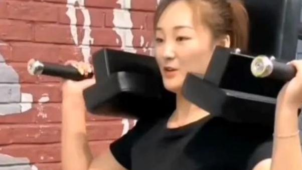 陈亚男|陈亚男健身被指模仿朱小伟，网友嘴上无德，这个女孩的路在何方？