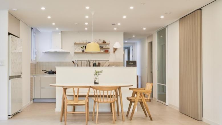 不做过度装修，去掉电视墙，把钱用在刀刃上，这样的房子终身受益