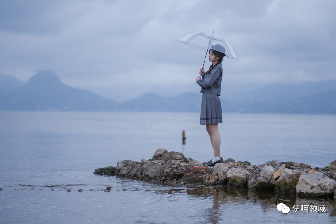 |JK少女：假装看不见 余光千百遍