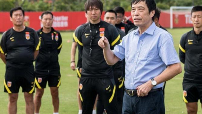 凯里·欧文|足协主席正式下课！国足劲敌官宣3大罪状，陈戌源动作反常态