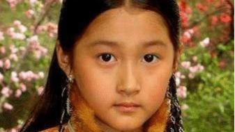 关晓彤|娱记曝关晓彤定期去打美白针，因身体受到影响，露面都靠全身擦粉