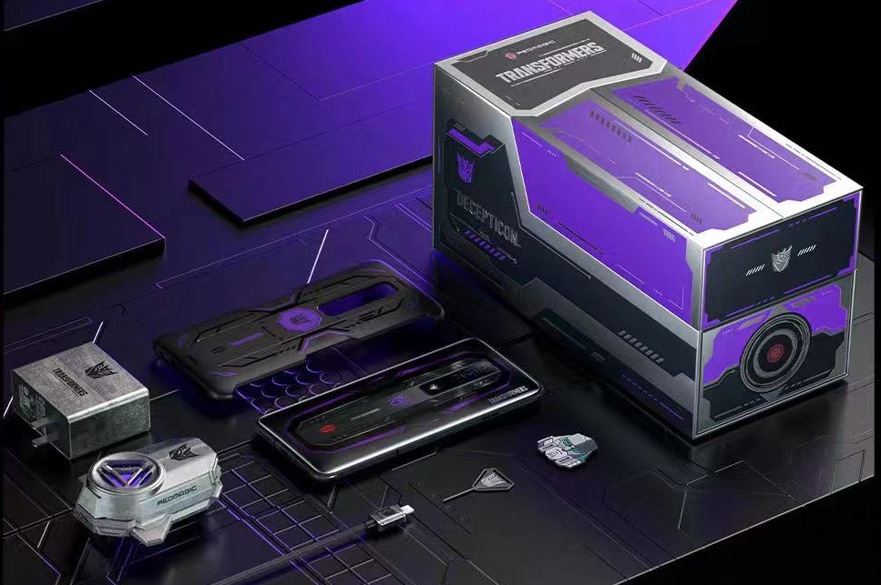 |红魔7霸天虎定制版VS黑鲨5 Pro中国航天定制版,谁原神表现更强?