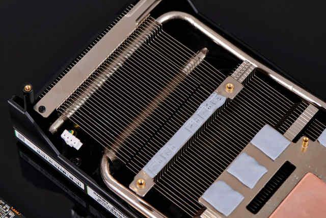 显卡|来自苏妈的神级刀法，蓝宝石RX 6700白金版OC首发评测