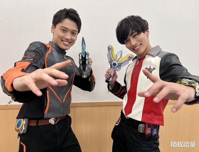 |扳机联手德凯“打老婆”，扳机德凯同框变身，剑悟被吐槽活该单身