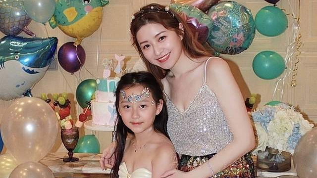 徐淑敏|香港知名女星晒照为大女儿庆生！状态冻龄，网友：俩母女像俩姐妹