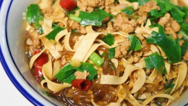 桃酥|粉条和豆腐皮的神仙吃法，煮一煮，做法简单，鲜香开胃吃不够