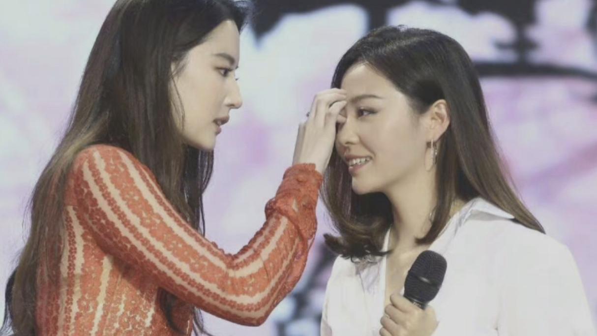 刘亦菲|刘亦菲张靓颖上热搜，17年前获奖的事被扒，闺蜜情缘自选秀节目