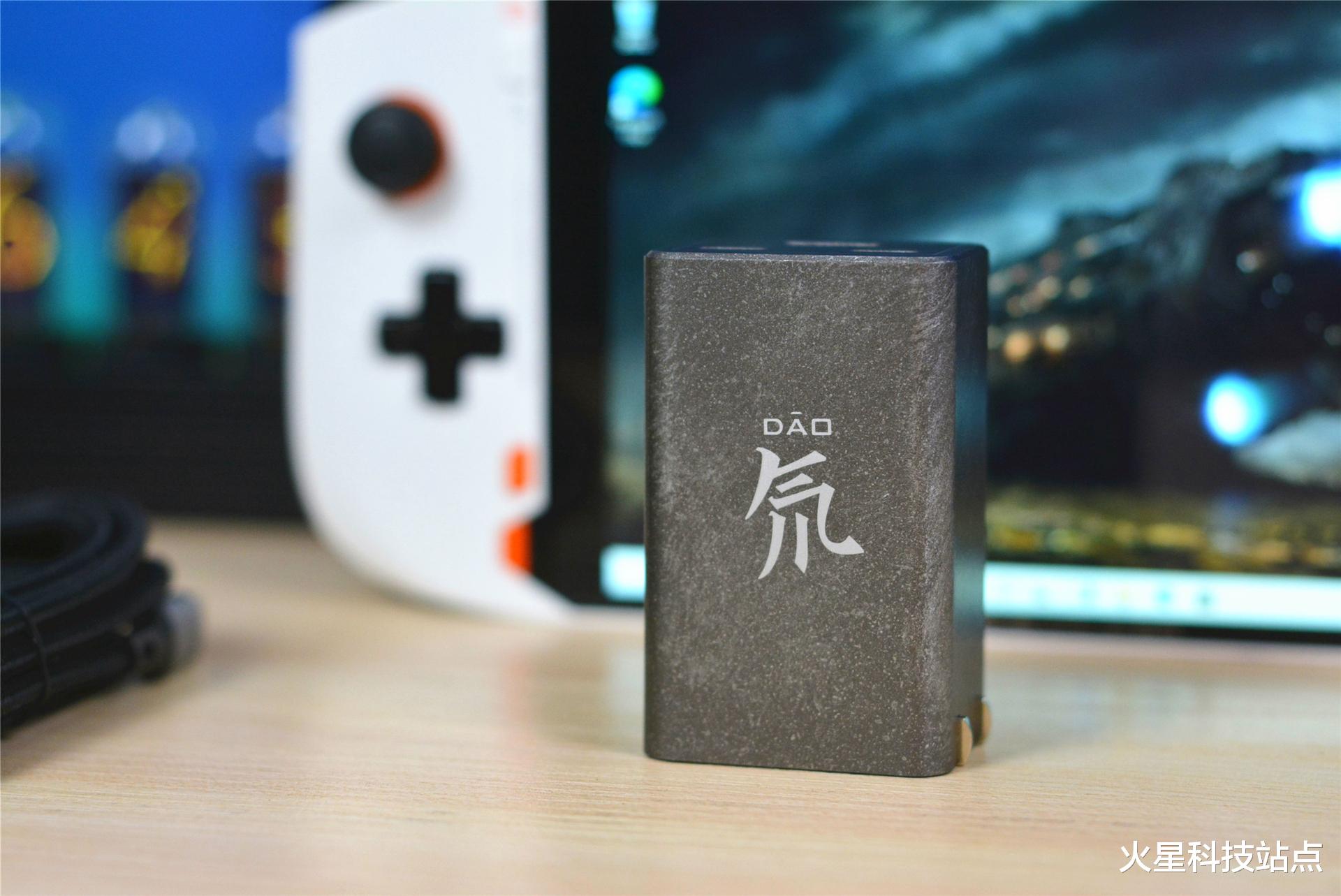 达尔优|努比亚推出变形金刚战损版充电器:65瓦功率,能给三个设备一起充电