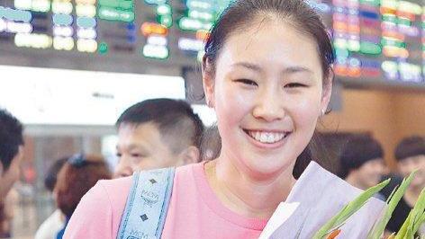 颜妮|女排重建开始，35岁颜妮走上新岗位，薪水待遇曝光，郎平没看错人