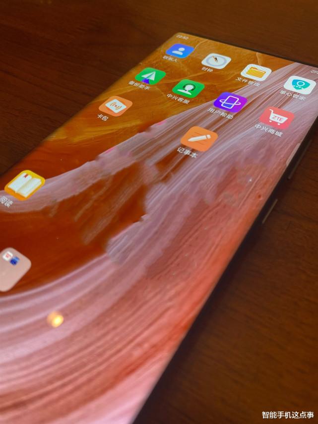 显示器|吴京代言！中兴屏下新机再次被确认，外观、配置更清晰了