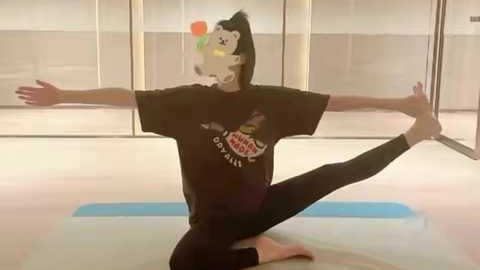 奚梦瑶|奚梦瑶二胎产后半年近况，一字马倒立轻松完成，身材纤细似纸片人