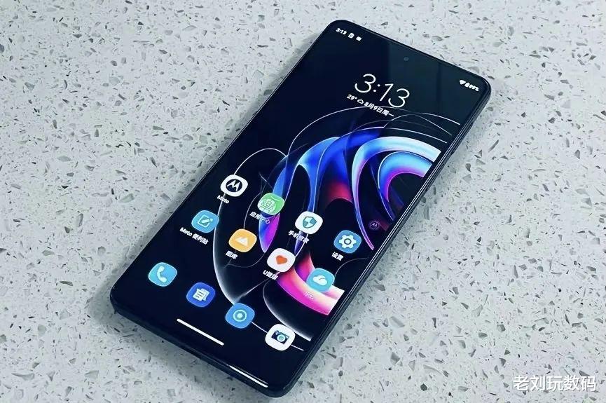 摩托罗拉|天玑8100+骁龙870+品牌情怀,两款可以让老年人用五年不卡的手机