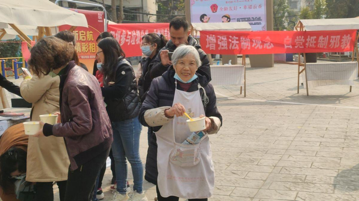 双拥惠民——欢乐元宵集市在成都市锦江区菽香里社区开市