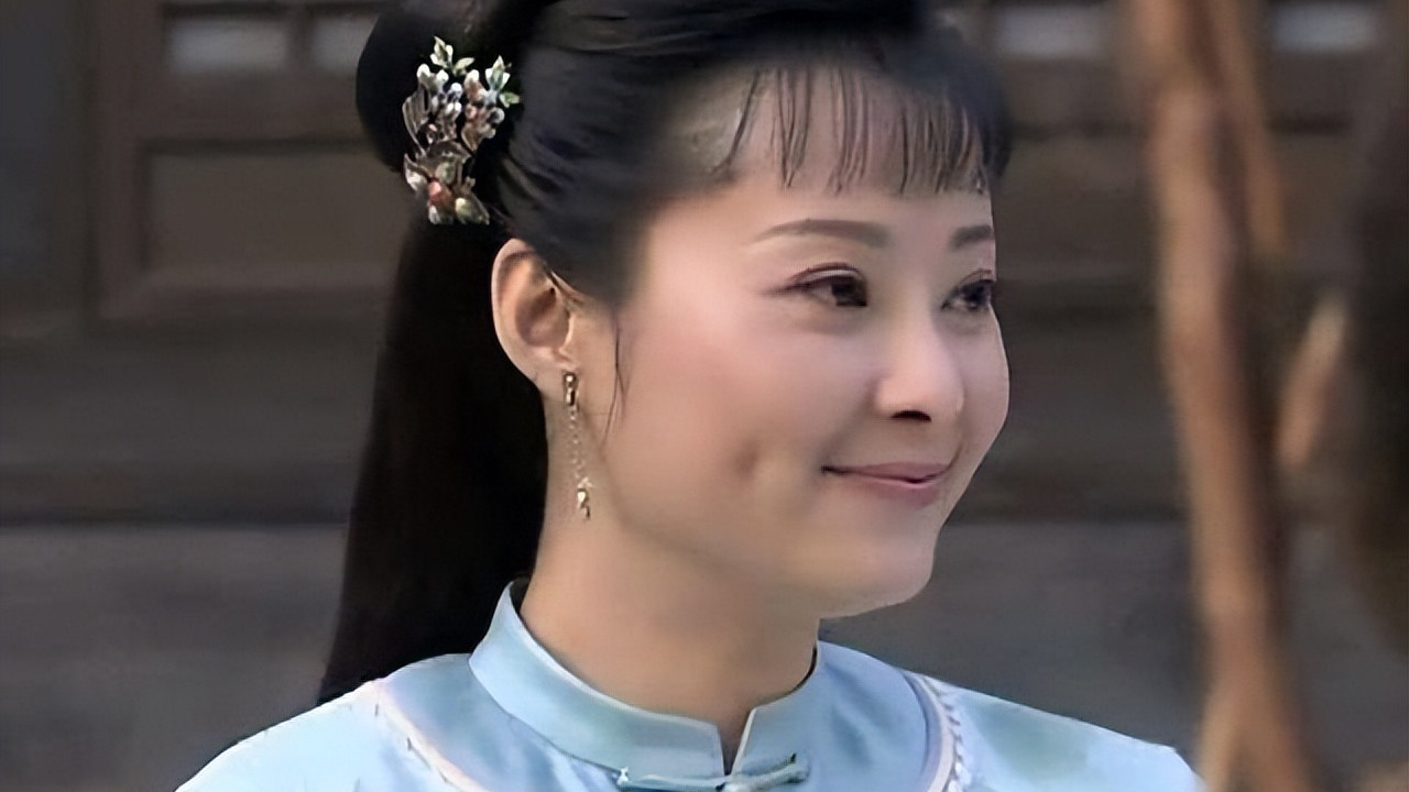 袁立|袁立被某制片人让陪当地村长吃饭，不去不给片酬，袁立扭头就走