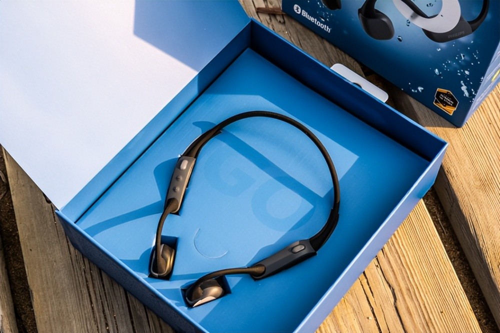 摩托罗拉|耳机戴久了难受怎么办?推荐一款耳朵不痛的蓝牙耳机