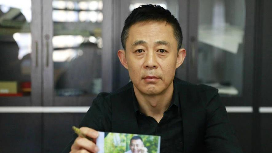 侯勇|侯勇三婚娇妻近照被扒，颜值气质不输女明星！结婚4年仍未怀孕