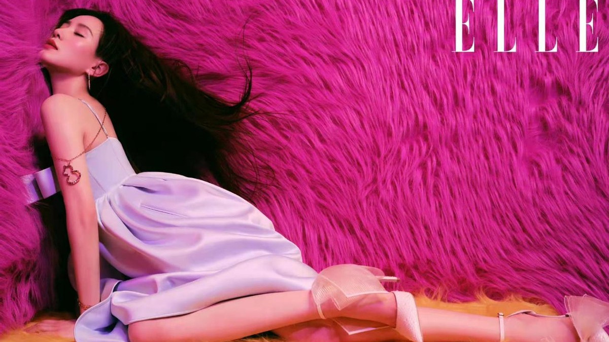 刘诗诗|刘诗诗新年首封大片封神！穿吊带花苞裙难得展现魅惑一面，超唯美