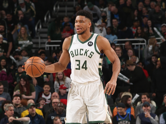 雄鹿被迫全力争东部第一，字母哥