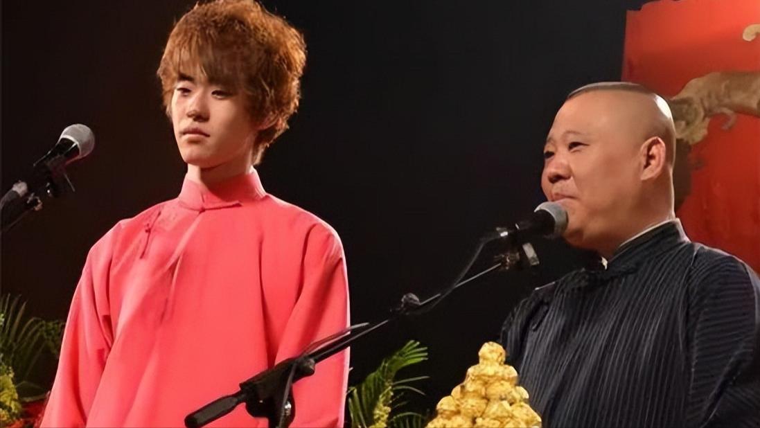 |张云雷回归德云社11周年，郭德纲特地发文捧场，如今却难见登台