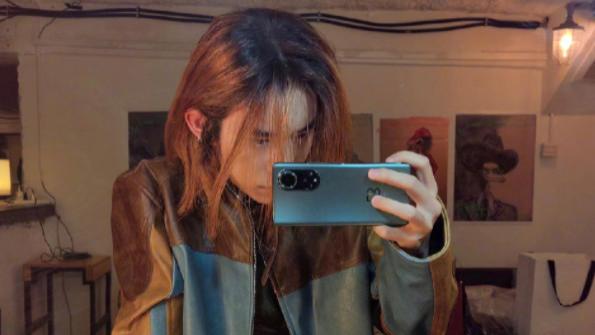 易烊千玺|易烊千玺大胆挑战新发型，将时尚的自由发挥到了极致