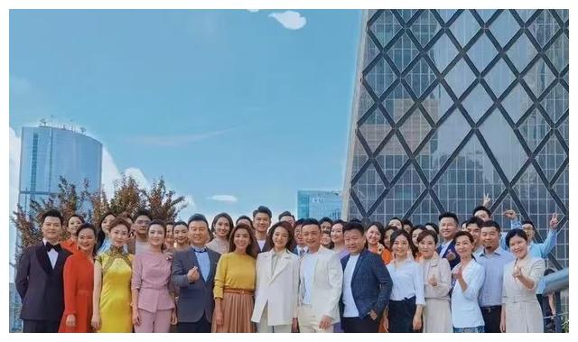 知情人曝2023春晚主持人阵容，任鲁豫尼格买提加盟，董卿再度落选