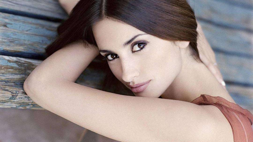 佩内洛普·克鲁兹|女神佩内洛普·克鲁兹为艺术献身，不惧尺度，一次推荐5部电影