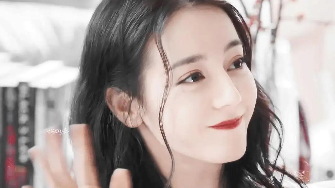 迪丽热巴|迪丽热巴喊话萧敬腾，特意感谢“雨神”离开，网友：真5G冲浪达人