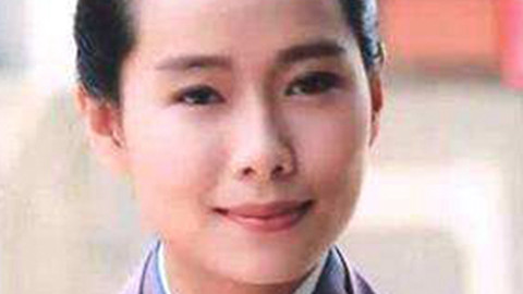 吉他|59岁“许仙”近况曝光，瘦骨嶙峋头发花白，弹吉他动作僵硬惹人疼