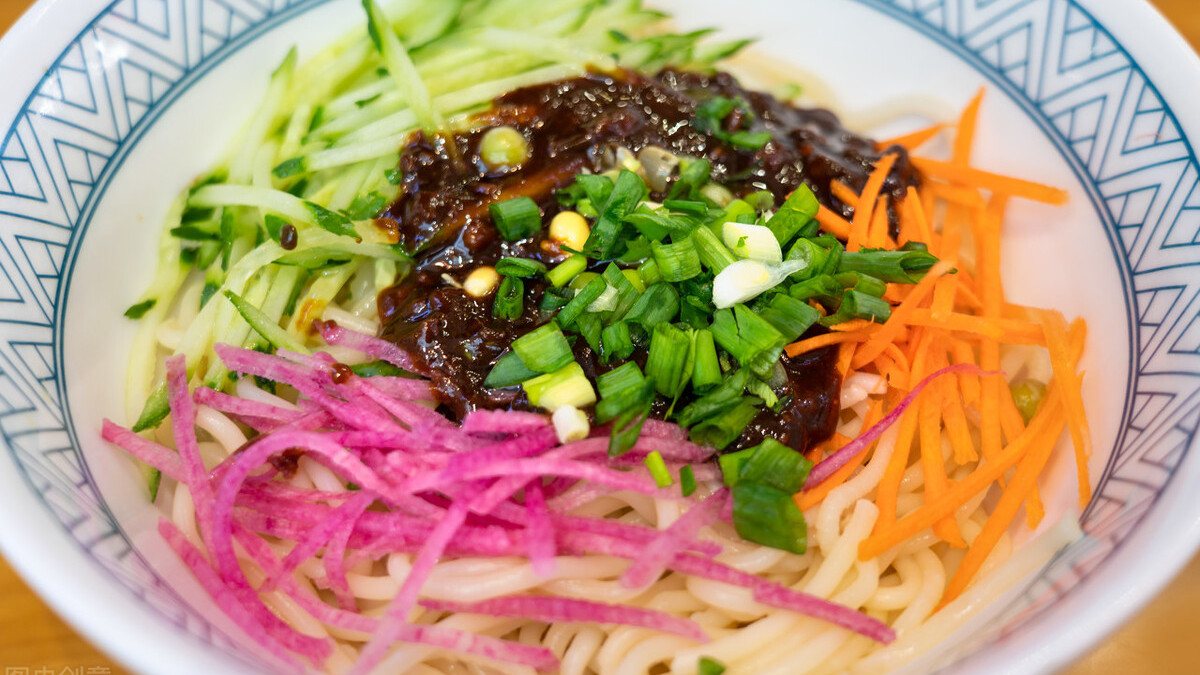 炸酱面|家庭版老北京炸酱面，炸酱面制作教程，过程简单，一学就会！