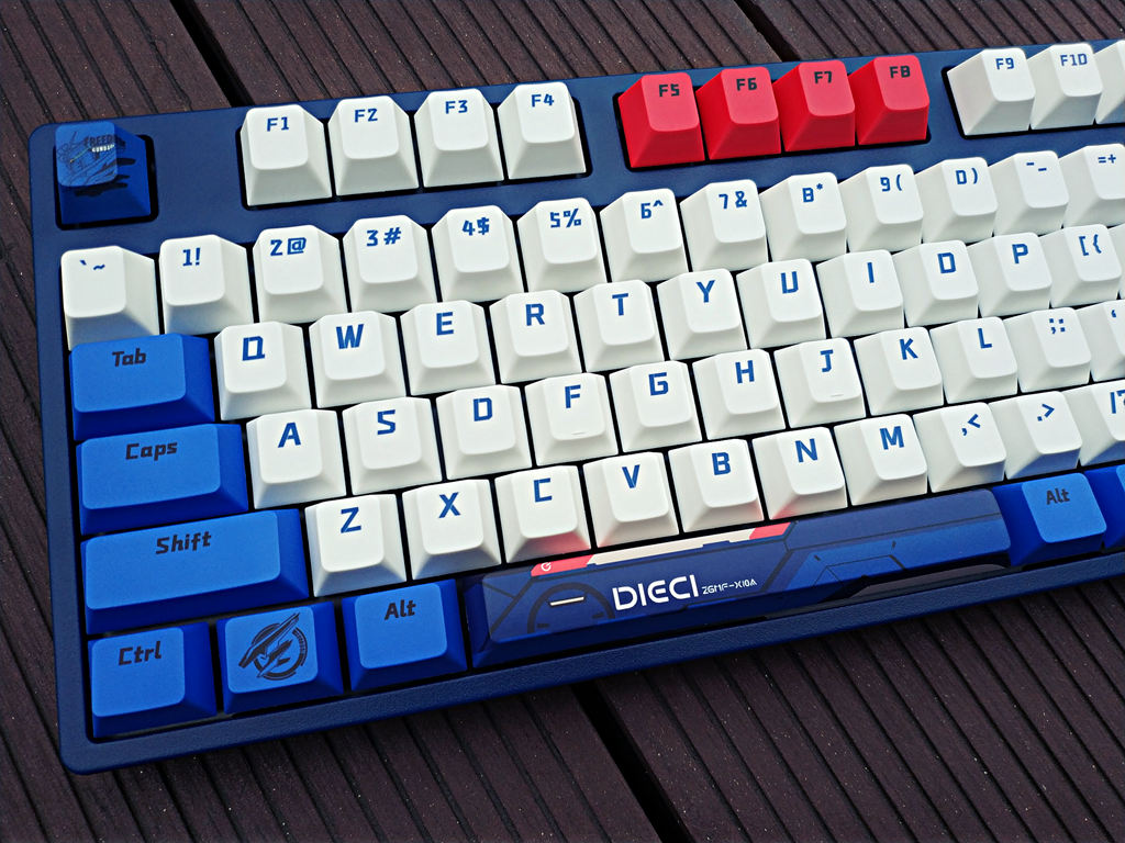 黑鲨5|帅气，好用：ikbc高达自由无线2.4Gcherry红轴