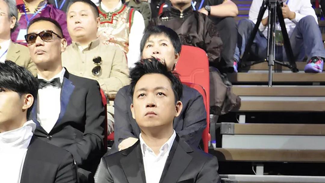 董洁|42岁董洁为自己庆生，素颜出镜自夸皮肤好