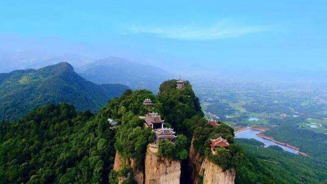 四川省|四川有座低调的山，是四川著名的丹霞地貌景区，曾被诗人李白盛赞
