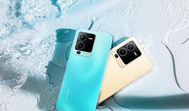 荣耀70pro|vivoS15Pro和荣耀70Pro相差300元，这两款手机有什么区别和优势？