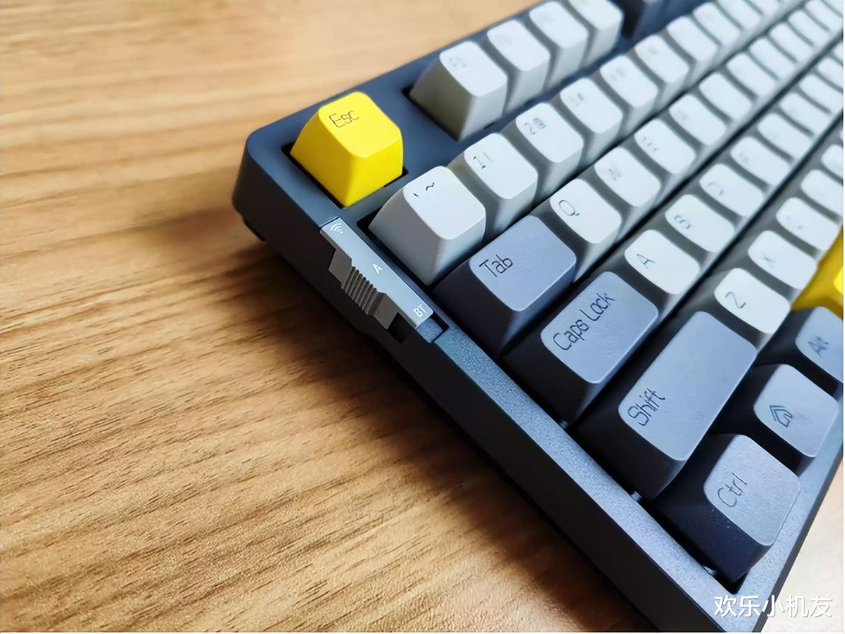 红米手机|你要的氛围感桌搭,无需花里胡哨,黑爵AK966机械键盘就很适合