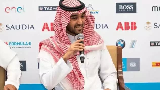 排面! 沙特亲王设国宴款待C罗, 特种兵执勤站岗, 总裁与权贵谈笑风生